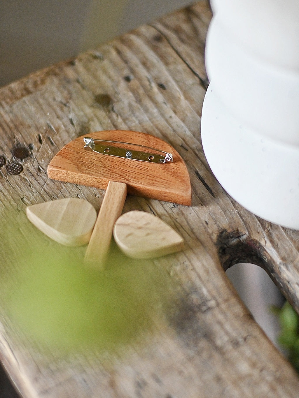 FUN.GO - Spilla in legno intarsiato